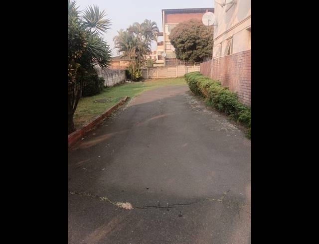 2.5 BEDROOM APARTMENT FOR SALE IN BULWER